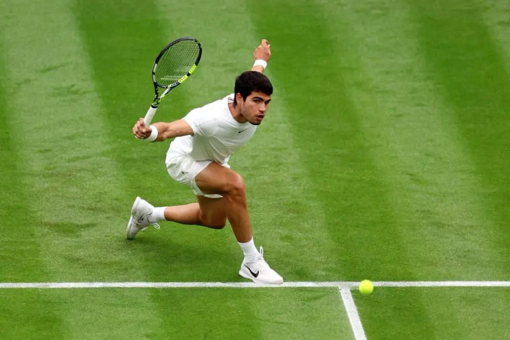 Carlos Alcaraz fala sobre suas aspirações em Wimbledon e rivalidade com Djokovic