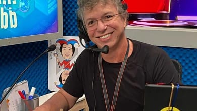 Boninho reclama para os participantes não fumarem na casa do bbb 23