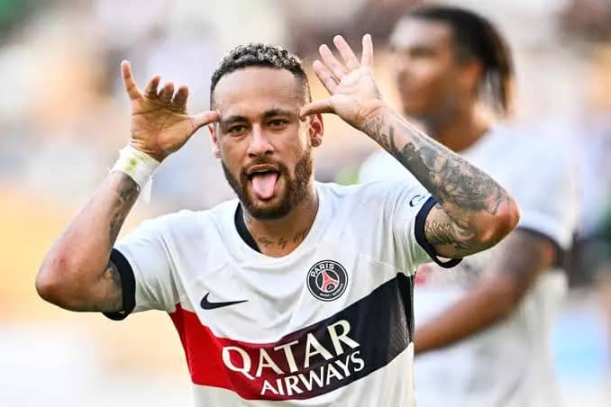 "🚨 ÚLTIMAS NOTÍCIAS 🚨

Neymar está a um passo de uma transferência épica! O jogador aceitou a proposta incrível do Al-Hilal, no valor de €100 a €120 milhões por temporada. Detalhes finais estão sendo acertados para a assinatura do contrato de 2 anos.

No início da semana, Neymar recusou uma oferta de €80 milhões por ano do Al-Hilal, optando pelos €15 milhões anuais do Barcelona. No entanto, uma reviravolta surpreendente ocorreu na oferta saudita.

Fique por dentro de todas as atualizações sobre essa negociação bombástica e descubra para onde o futuro do craque brasileiro está apontando.

📰 @duilioluz

#CopadoBrasil #flaflu #grenal #cdb #futebolbrasileiro #MundialDeClubes #FIFAWorldCup #FutebolMundial #ClubWorldCup #2025ClubWorldCup #FutebolInternacional #FIFA #MundialDeClubes2025 #FutebolBrasileiro #Libertadores #CopaDoBrasil #Brasileirão #ClubesBrasileiros #FIFA21"

Compartilhe essa notícia exclusiva com seus amigos e fique por dentro do mundo do futebol! ⚽️🌍"